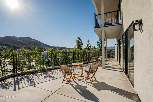 Building Photo - 252 Capri Dr