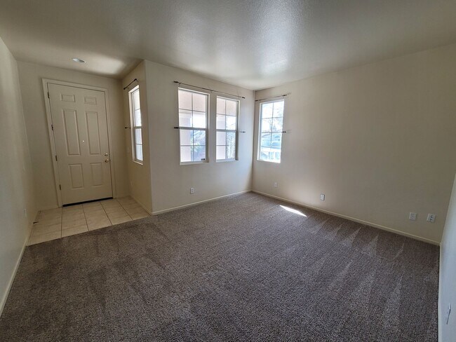 Foto del edificio - 3118 Midway Island St