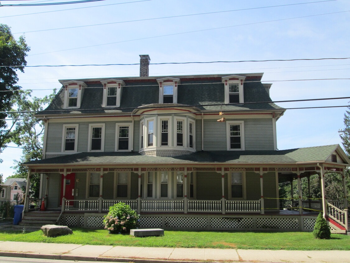 Photo - 324 Valley St (Willimantic, CT)
