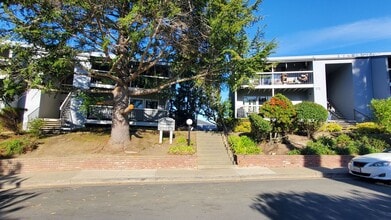 Building Photo - 1969 Ascot Dr