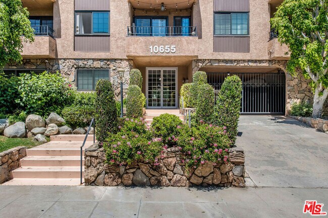 Foto del edificio - 10655 Kinnard Ave