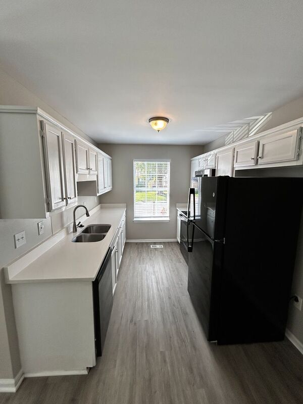 Foto del edificio - 5012 Greer Station Dr