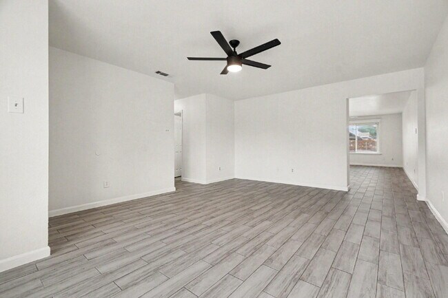 Foto del edificio - "Charming 3-Bedroom Retreat- Creek Crossing Estate, Mesquite TX"Section 8 Welcomed