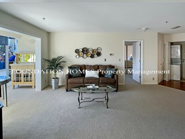 Building Photo - 100 Thorndale Dr
