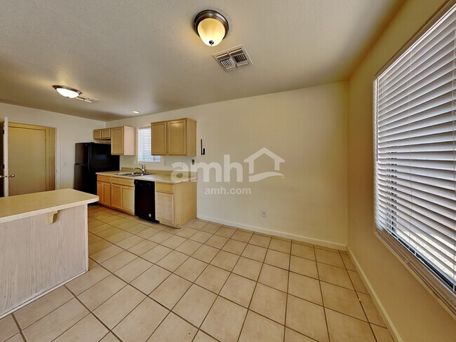 Foto del edificio - 1324 W Pleasant Ln
