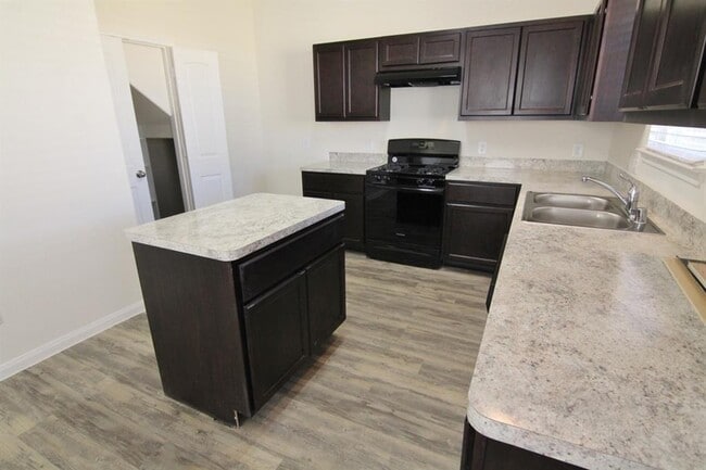 Building Photo - 6259 Brenwood Cir
