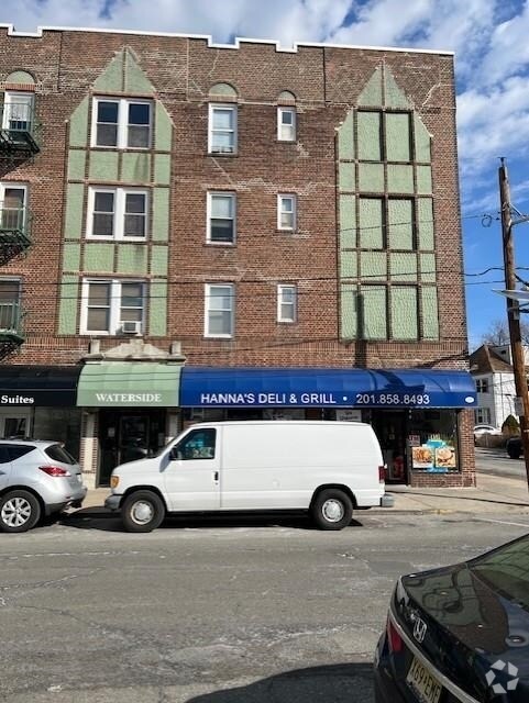 Building Photo - 27 W 1st St