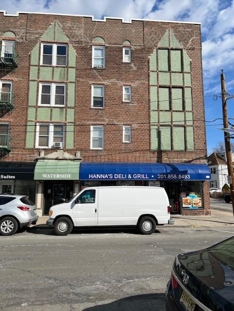 Foto principal - 27 W 1st St