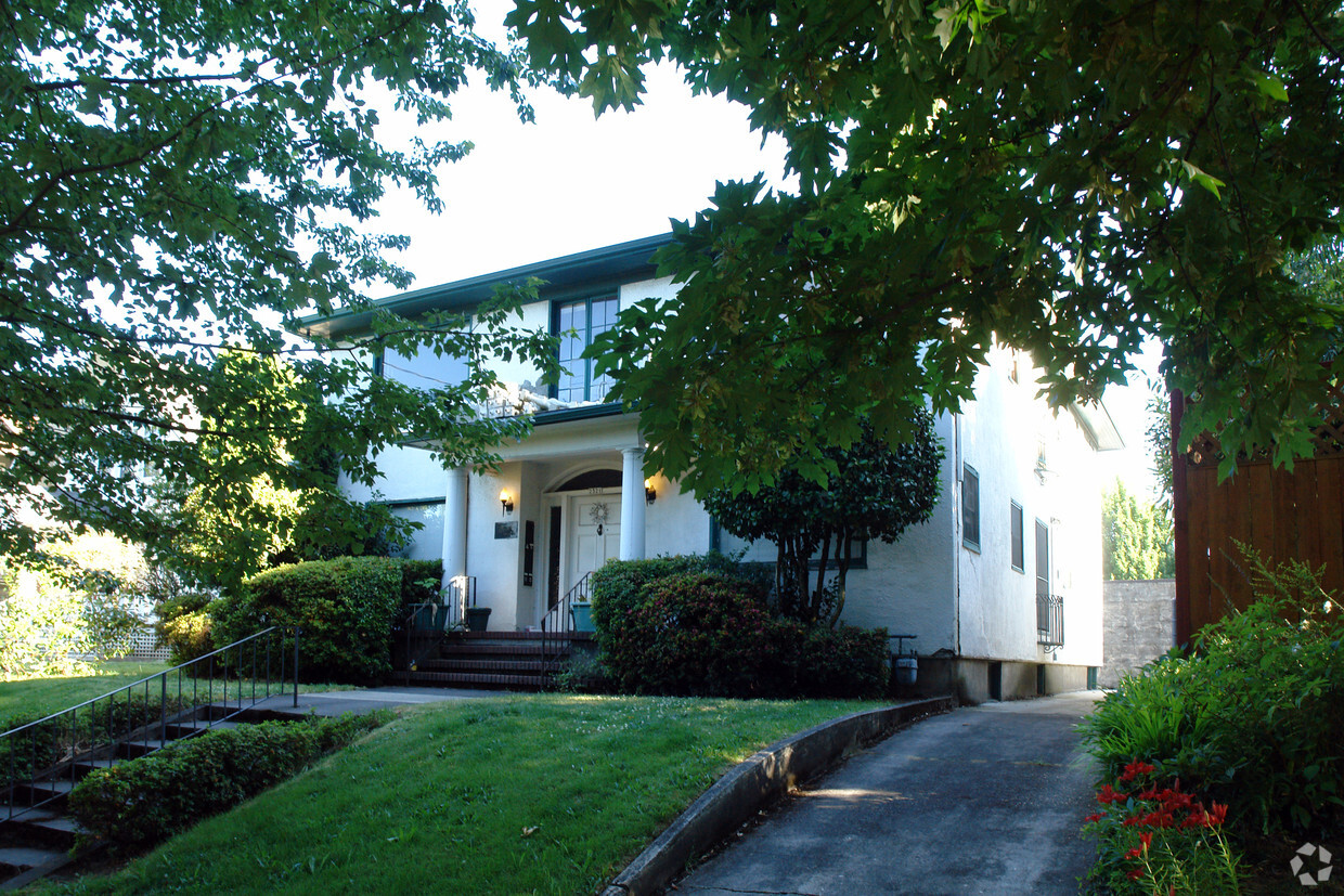 Primary Photo - 2321 NE Weidler St