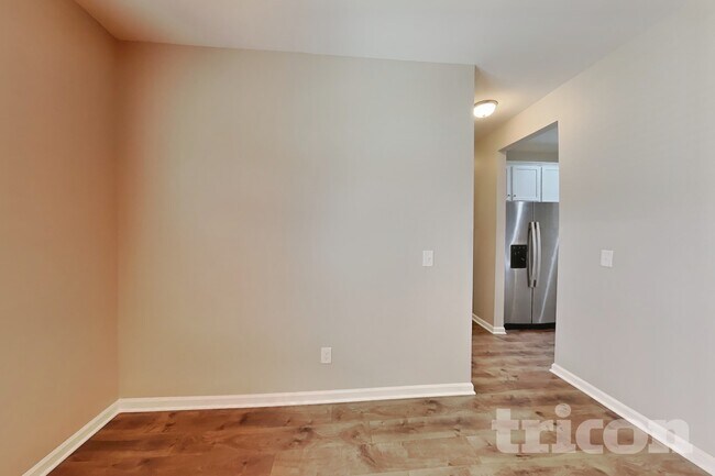 Foto del edificio - 920 Stokewood Pl