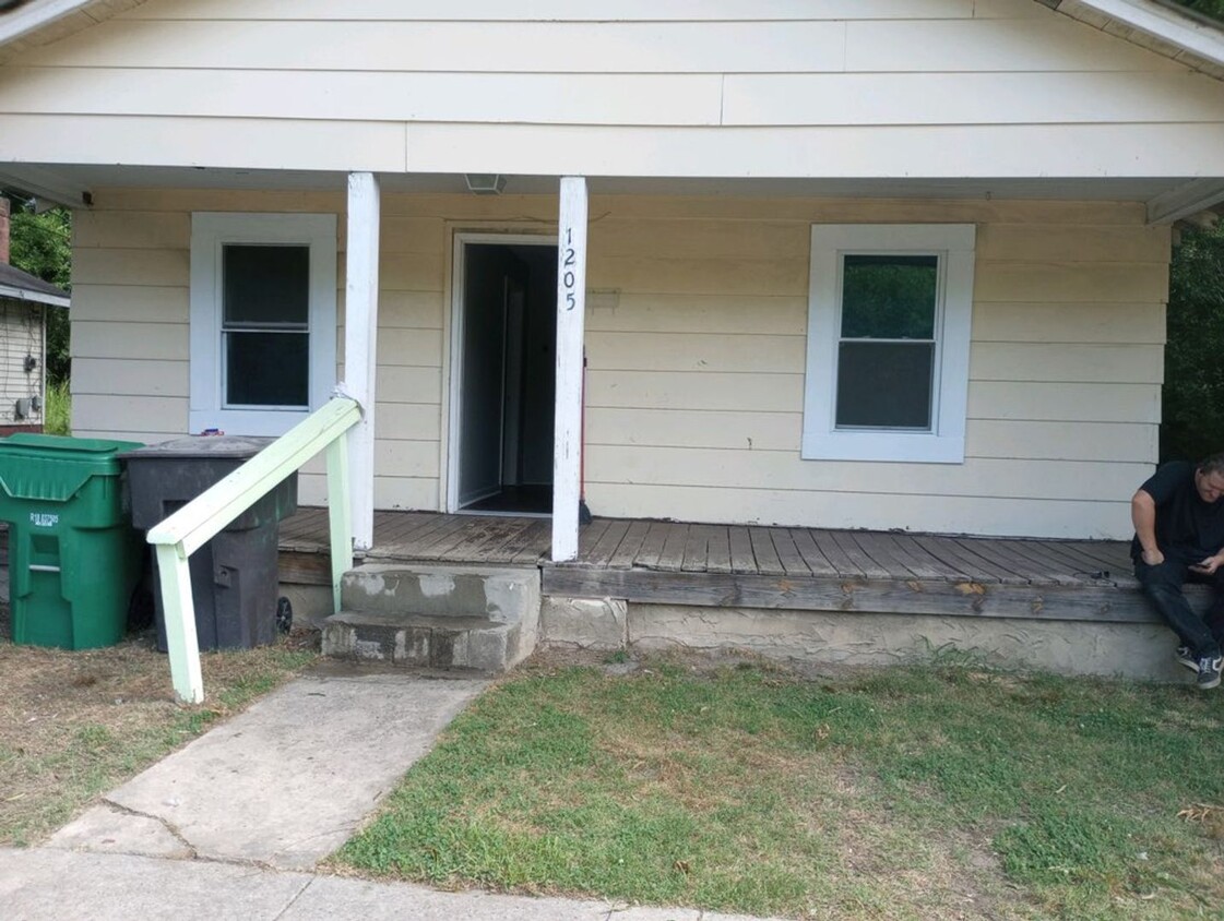 Foto principal - 2 Bedroom 1 Bath Home in High Point