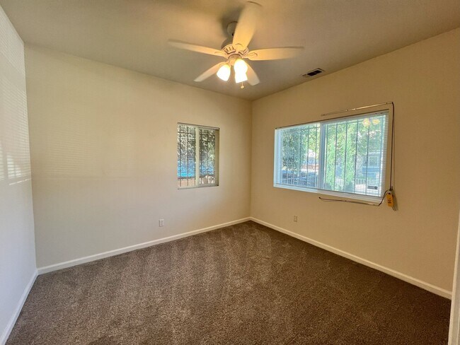 Foto del edificio - ***Just reduced & Move in special!!!*** Be...