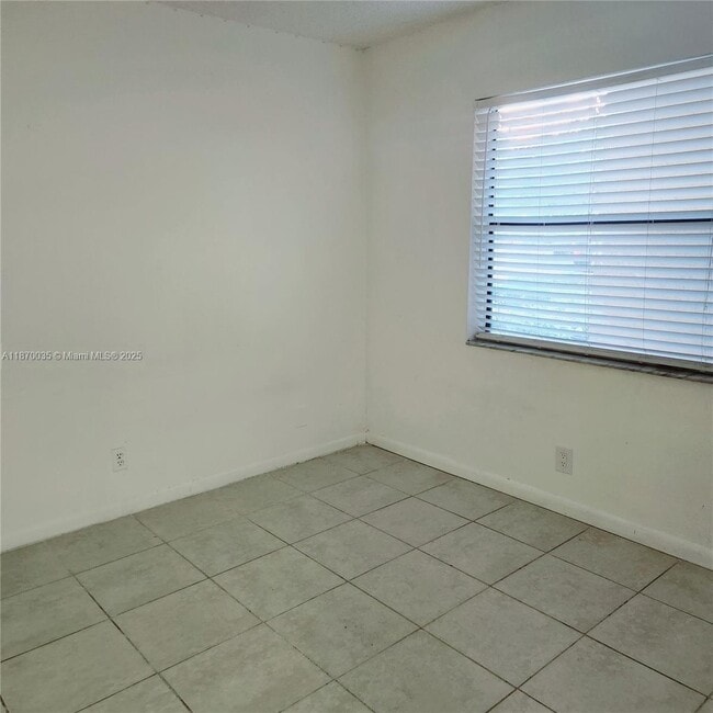 Foto del edificio - 9000 NW 28th Dr