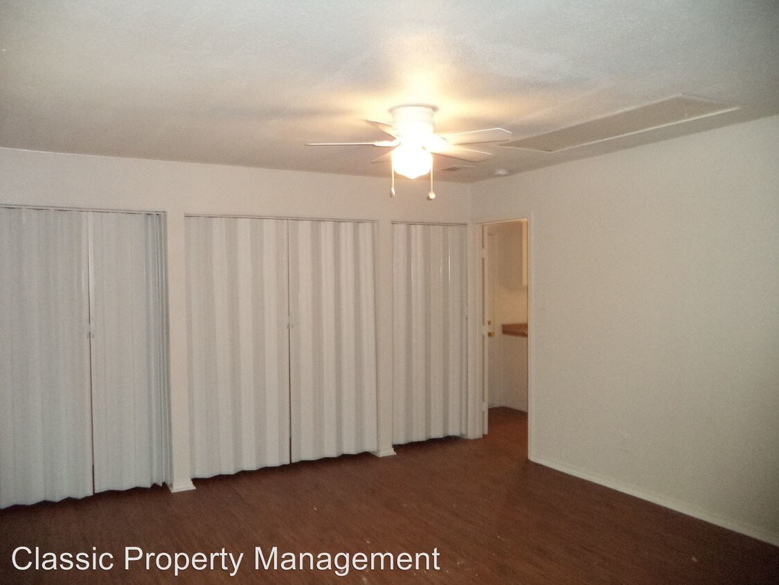 Building Photo - 417 Meadowbrook Dr