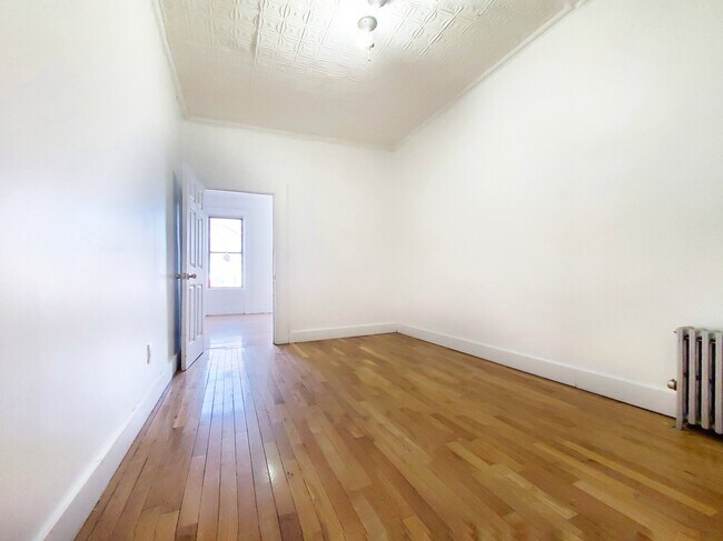 Foto del edificio - 1408 Putnam Ave