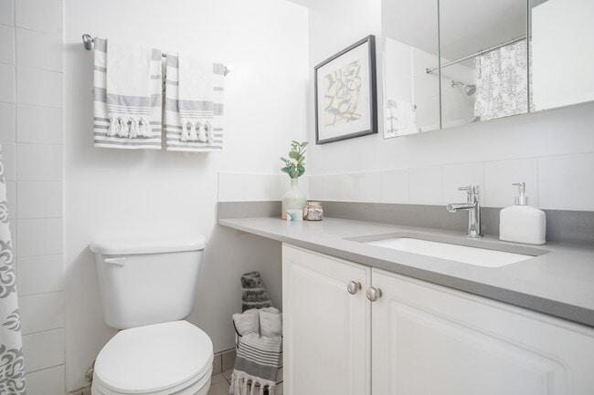 Building Photo - Central Plaza