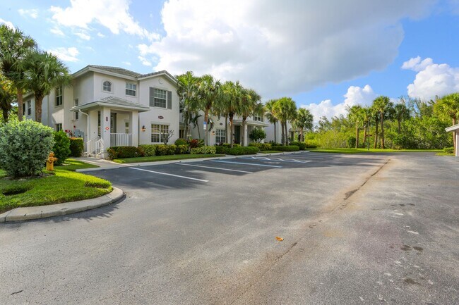 Foto del edificio - **FIDDLER'S CREEK**3 BEDS/2BATHS**FURNISHED ANNUAL OR SEASONAL RENTAL**ONE MONTH FREE**