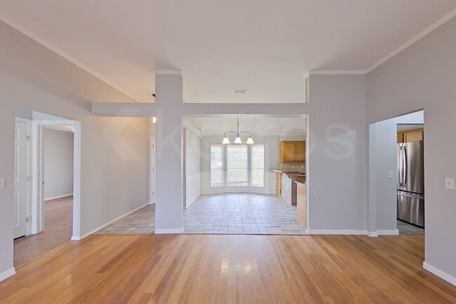 Foto del edificio - 6900 Alpine Ln