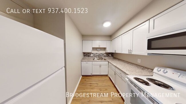 Building Photo - Newly Renovated 2 Bed 1 Bath Apartment In ...