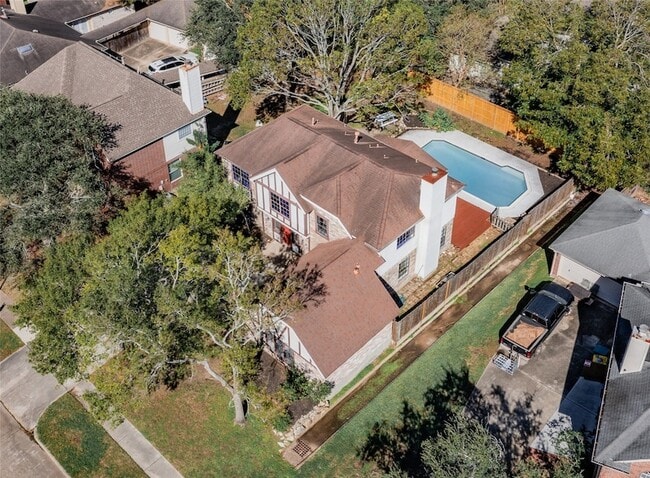 Foto del edificio - 2722 Carmel Woods Dr