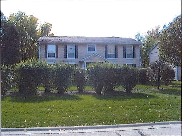 Primary Photo - 110 W Park St