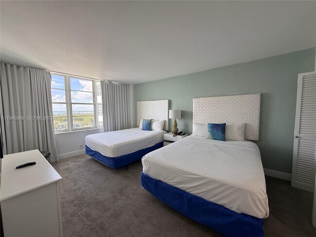 Building Photo - 5101 Collins Ave