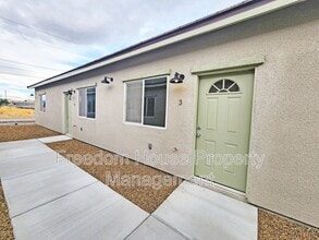 Building Photo - 1340 E Arrowhead St