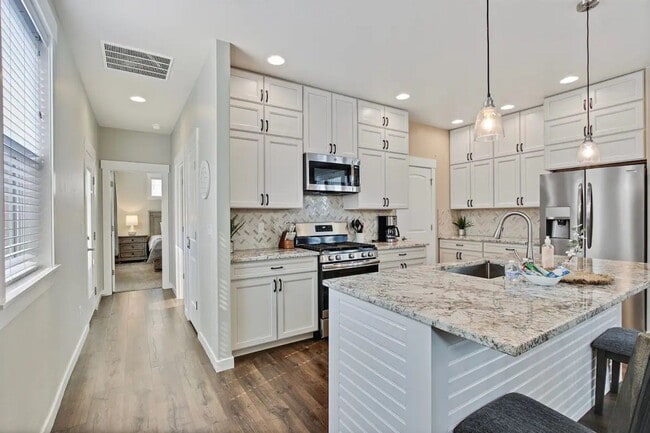Building Photo - Beautiful 3 bedroom Single Level Home _ Pe...