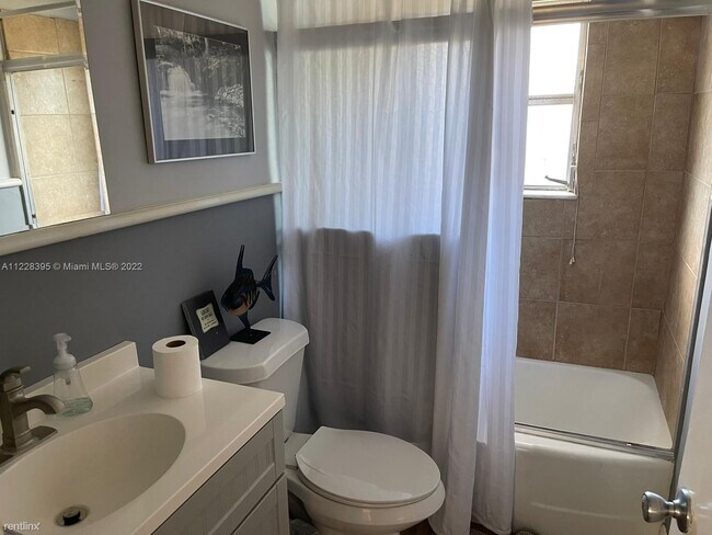 Building Photo - 4 br, 1 bath House - 419 S C Street A, Lak...