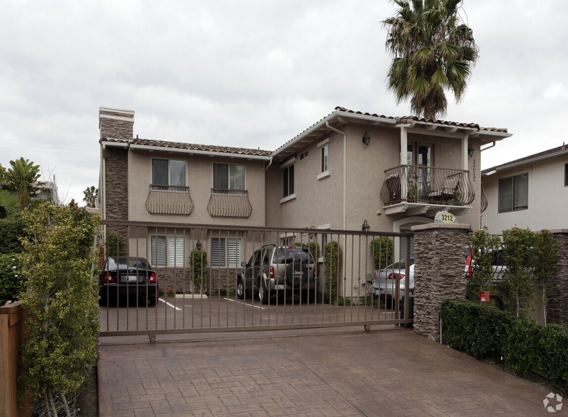 Primary Photo - 3212 Collier Ave