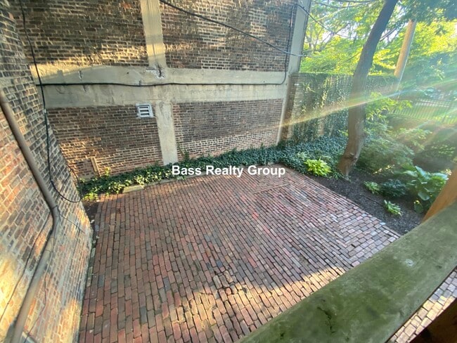 Building Photo - 5336 S Harper Ave