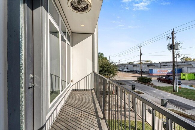 Foto del edificio - 6106 Clarkson Ln