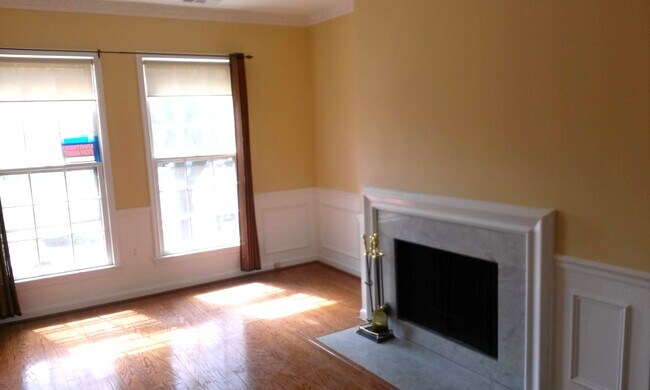 Área de estar luminosa en MD Ave. - 236 Maryland Ave NE