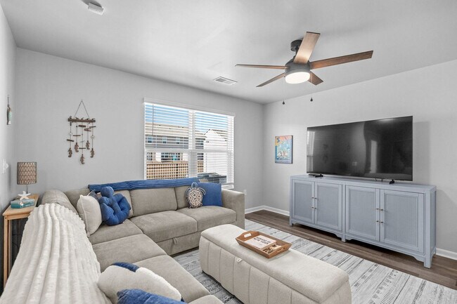 Building Photo - 2031 Lake View Cir