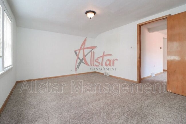 Foto del edificio - 4902 E 109th St