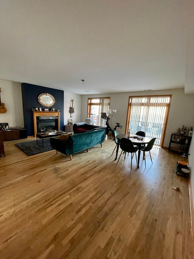 Foto del edificio - 865 W Buckingham Pl