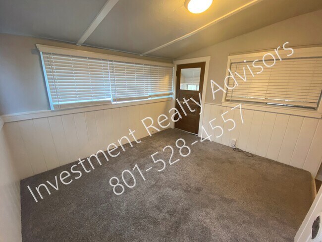 Foto del edificio - 230 Canyon Side Rd