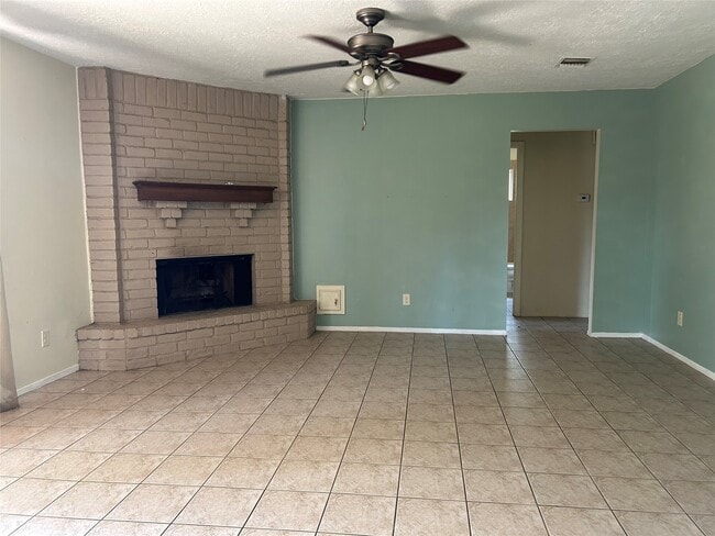 Building Photo - 707 Toby Ln
