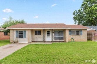 Building Photo - 5107 Parklane Dr