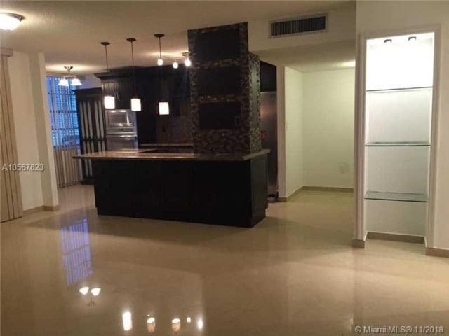 Building Photo - 18081 Biscayne Blvd