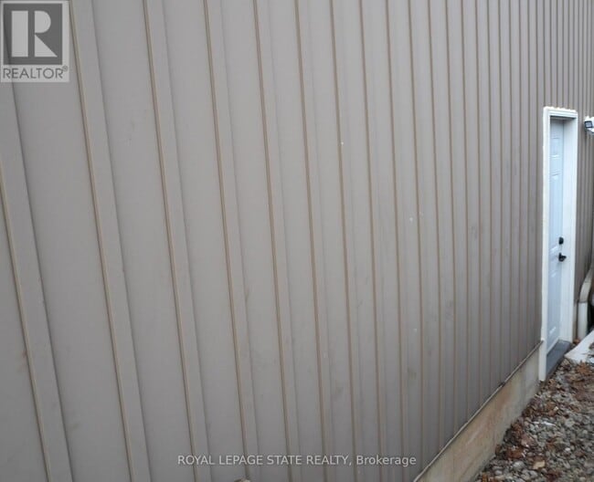 Building Photo - 8 Knowles St