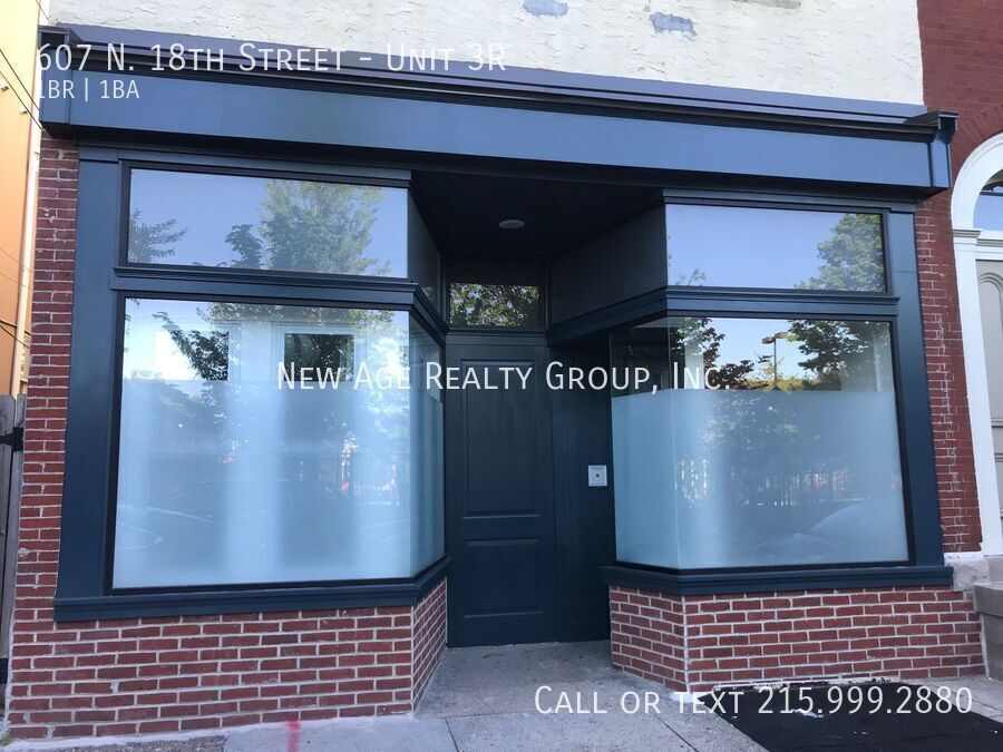 Building Photo - Modern 1-bedroom, 1-bathroom apartment loc...