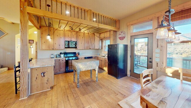 Foto del edificio - Beautiful Home on 10 Private Acres