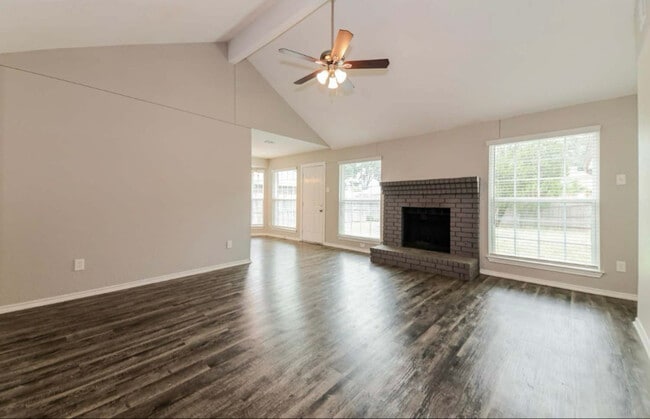 Building Photo - 611 Hanover Dr