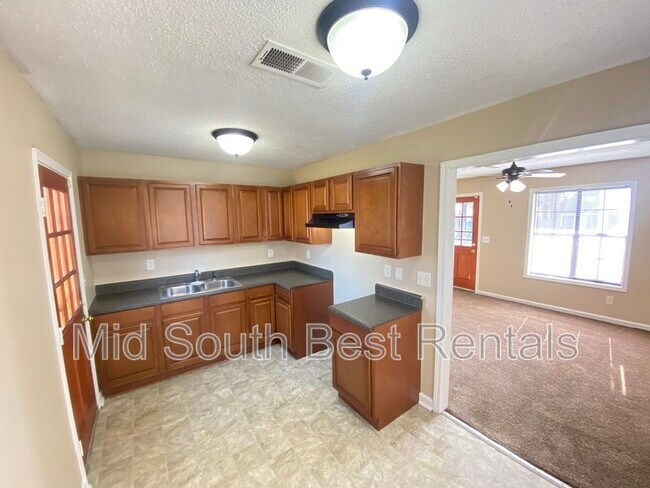 Foto del edificio - 3322 Burgess Dr