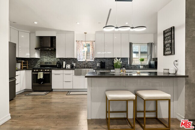 Foto del edificio - 5720 Gentry Ave
