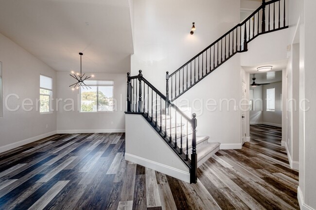 Building Photo - 4 Bedroom/3 Bath Home with Solar, Pool and...