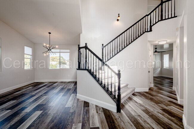 Foto del edificio - 4 Bedroom/3 Bath Home with Solar, Pool and...