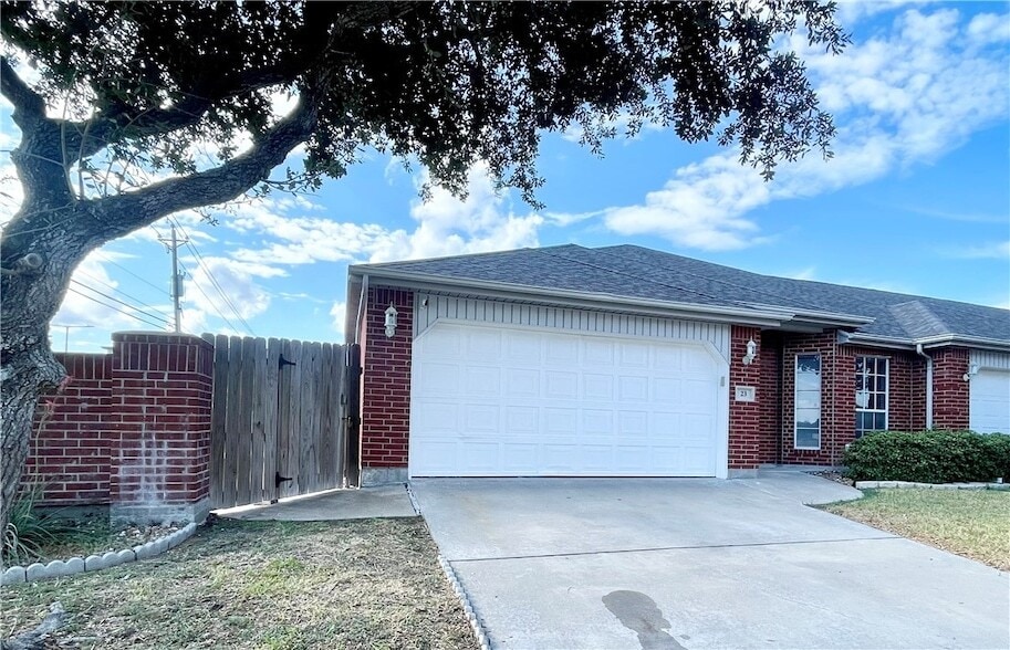 Primary Photo - 5026 Yorktown Blvd