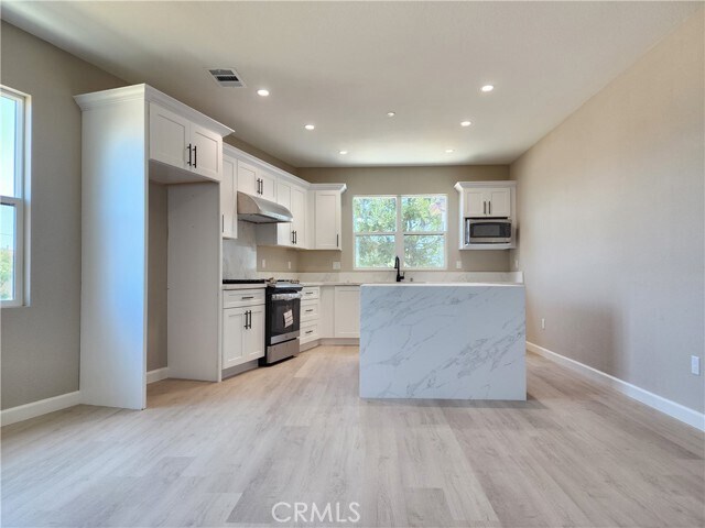Foto del edificio - 336 S Cypress St